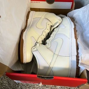 wmns dunk high sail gum